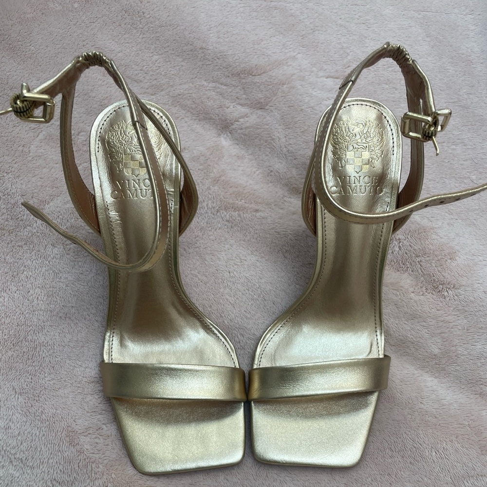 Vince Camuto size 7 Gold Heels